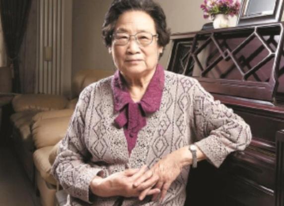 屠呦呦先生终于评上院士了，中国首位诺贝尔医学奖得主，数次落选两院院士，却在202