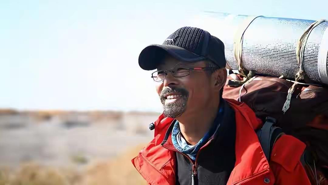 出发前，他去医院割了阑尾。医生说没病割什么？他说，我怕死在无人区没人救。接下