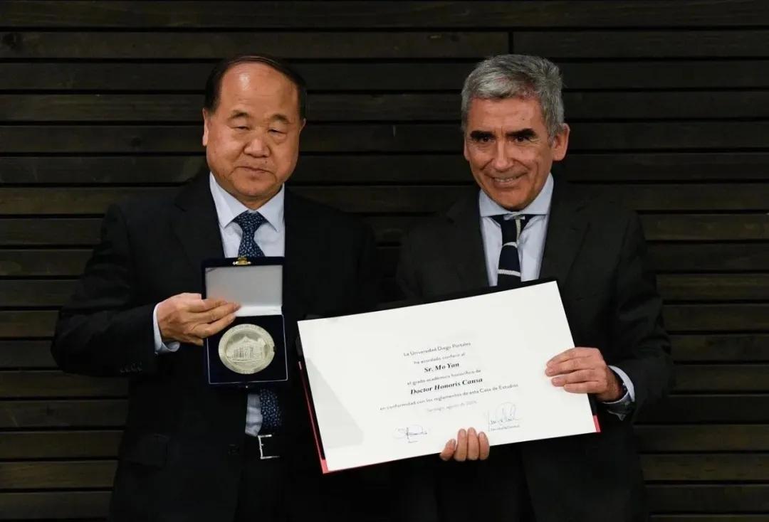 “伟大的作家莫言，中华民族伟大复兴的脊梁”。这是一个莫粉对莫言的评价，竟然把莫言