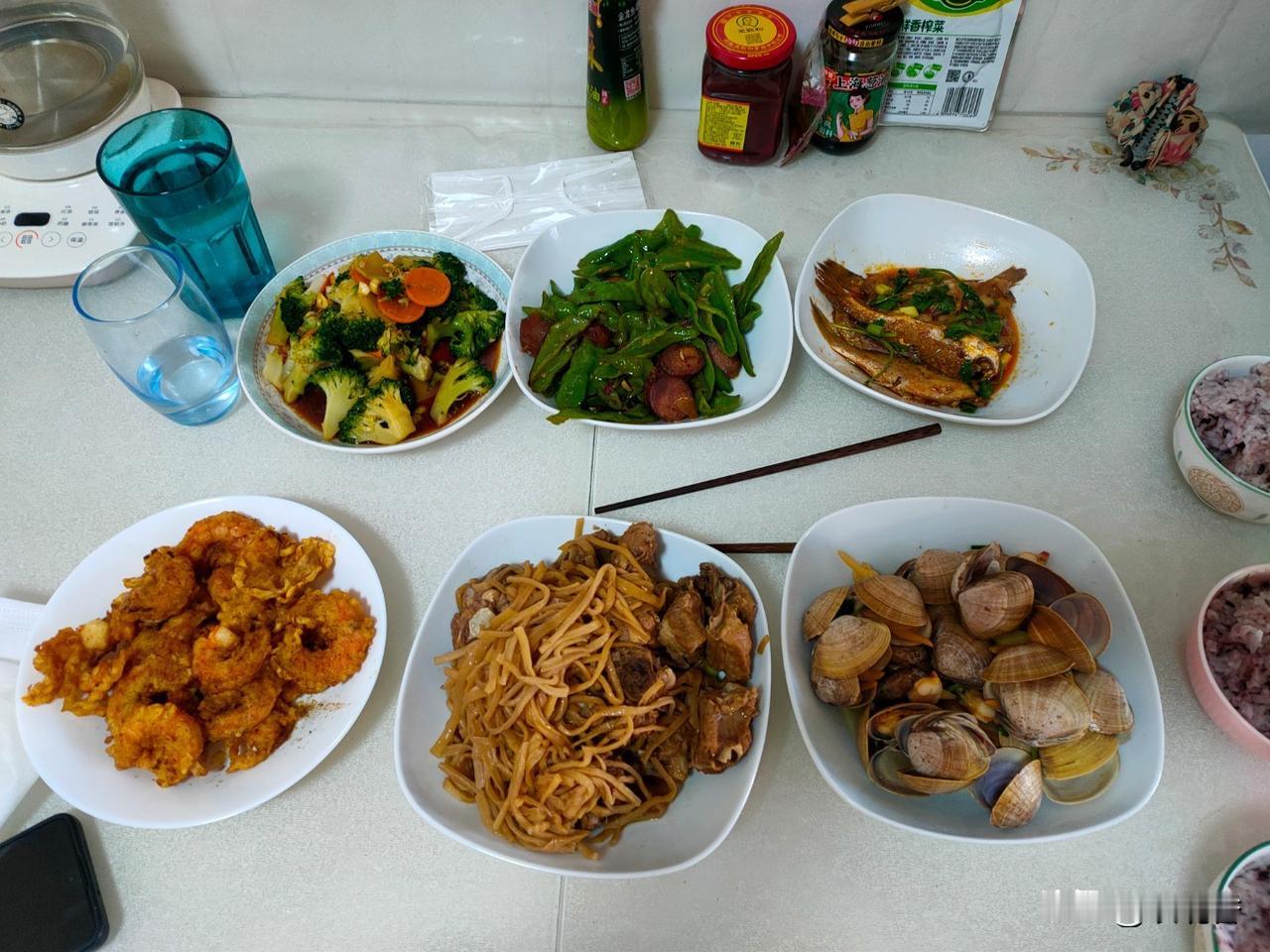 今日晚餐美食分享有肉有菜有海鲜，这日子知足