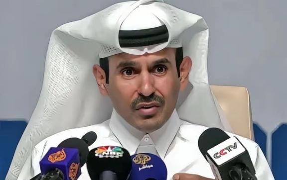 五枚导弹，拦下四枚，就那漏网的一枚，不偏不倚，正好砸中， 炸的不是别的地方，是卡