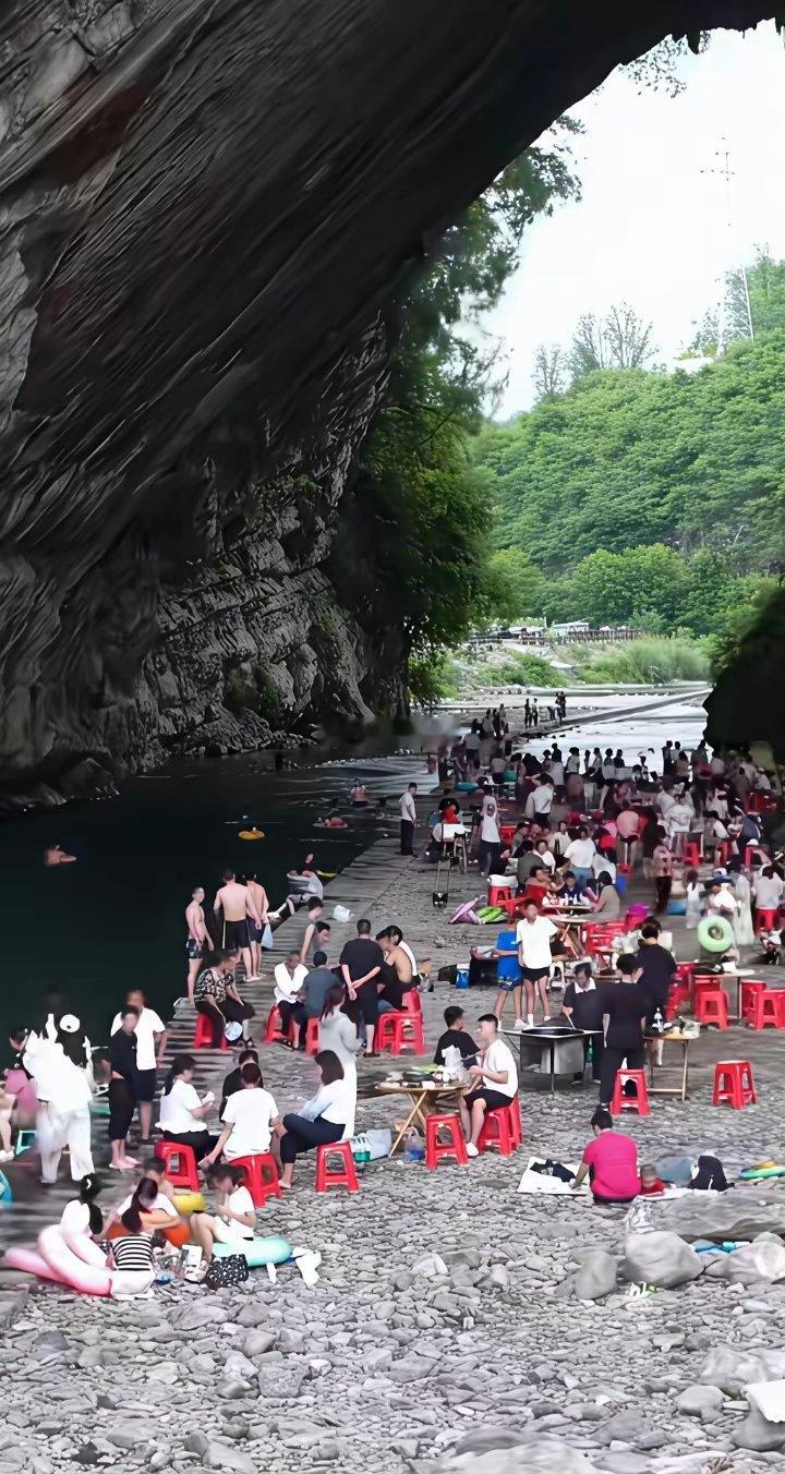 这是重庆秀山膏田镇穿阡洞是川渝一带非常火的小众天然避暑秘境