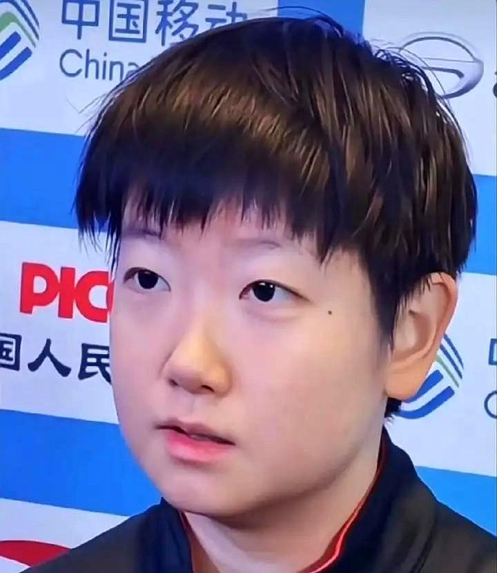 在比赛失利后，王楚钦成了网络吐槽的焦点。有人觉得他低迷、情绪化，还发出了人身