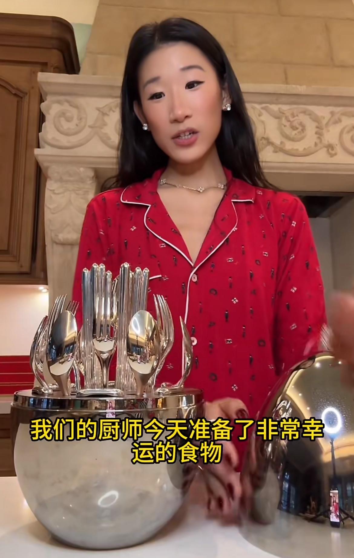 华裔富二代被吐槽长相像《料理鼠王》的男主老鼠，查了一下她也没有那么大的眼睛，脸型