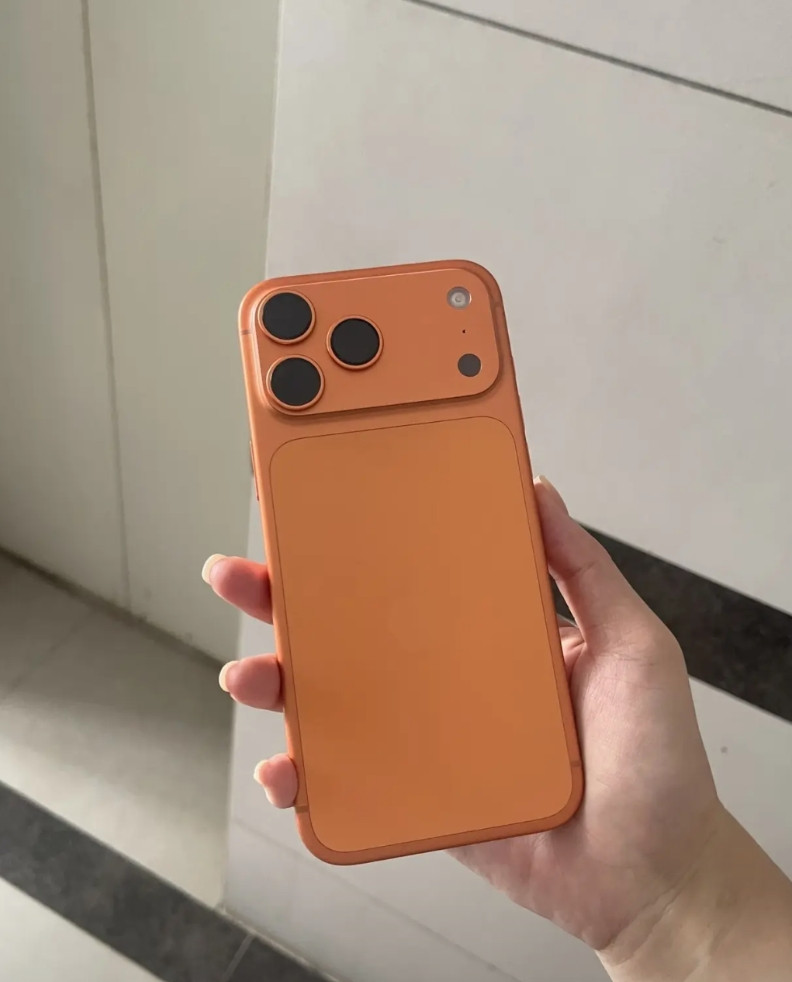 这个月我老婆发了工资，终于买了她心心念念的苹果17p，这不是让我最开心的，我最开