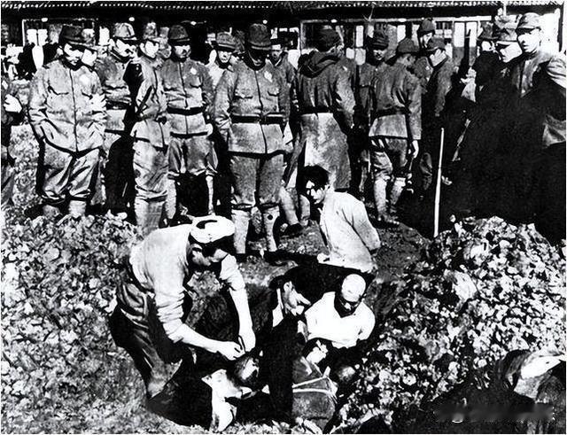 仙女庙惨案有多惨？档案记载：一妇女被钉到门板上，孩子扔进火堆。咱先说说这惨