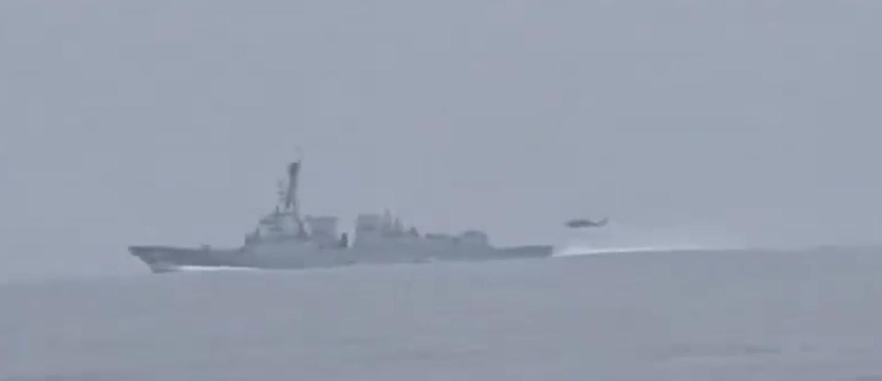 不得不说，美国伯克级驱逐舰，跑起来是真的快。快到怎么形容呢？快到伊朗舰艇