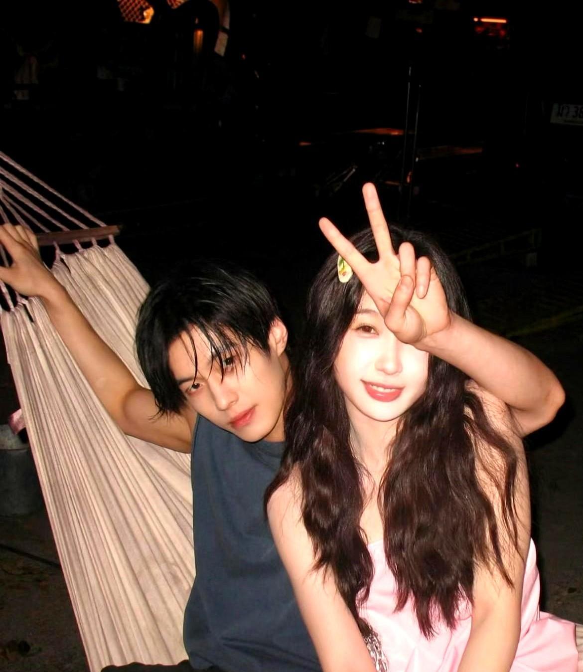 因为长得太标准，他7年没戏演。直到在《双轨》里“破相”。战损妆像往脸上泼硫酸