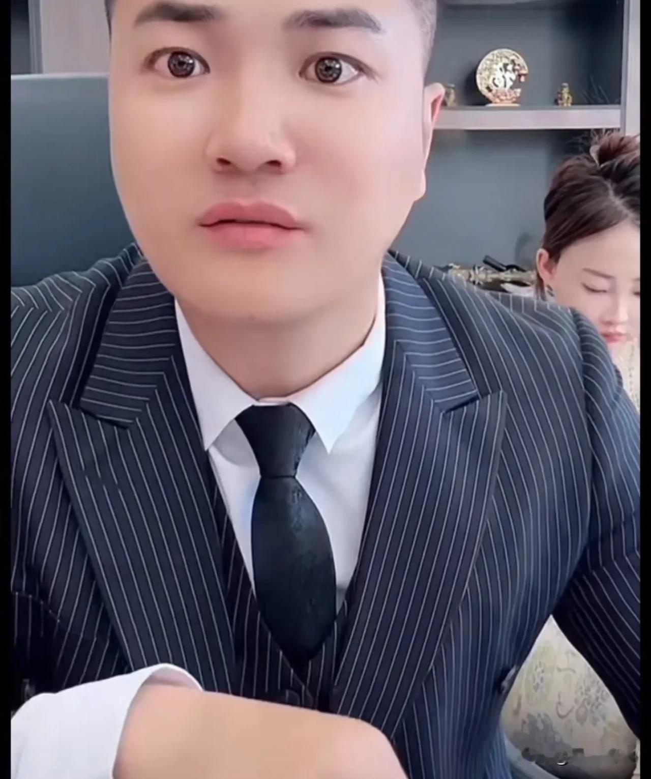 驴家阿宇讲诉巴扎黑卖3个亿，第二天剩两百万！阿宇讲述