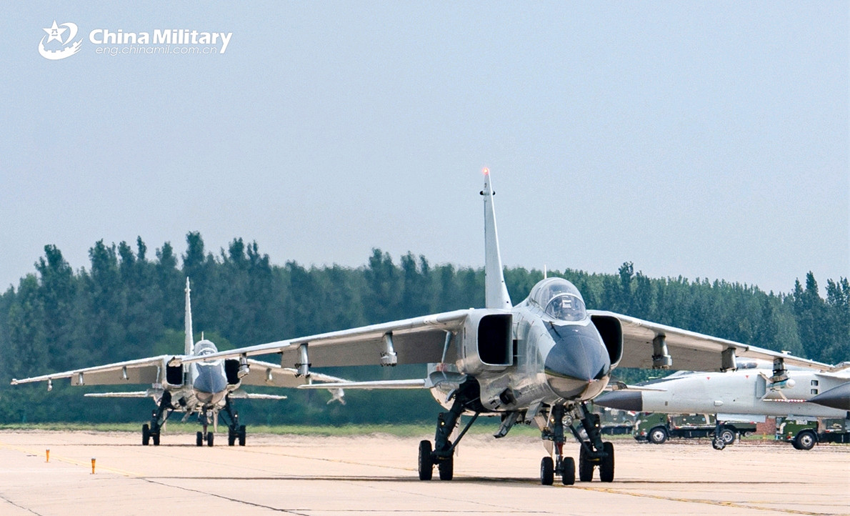 北空某旅歼轰-7A，原海豹低空掠海飞行这张不错
