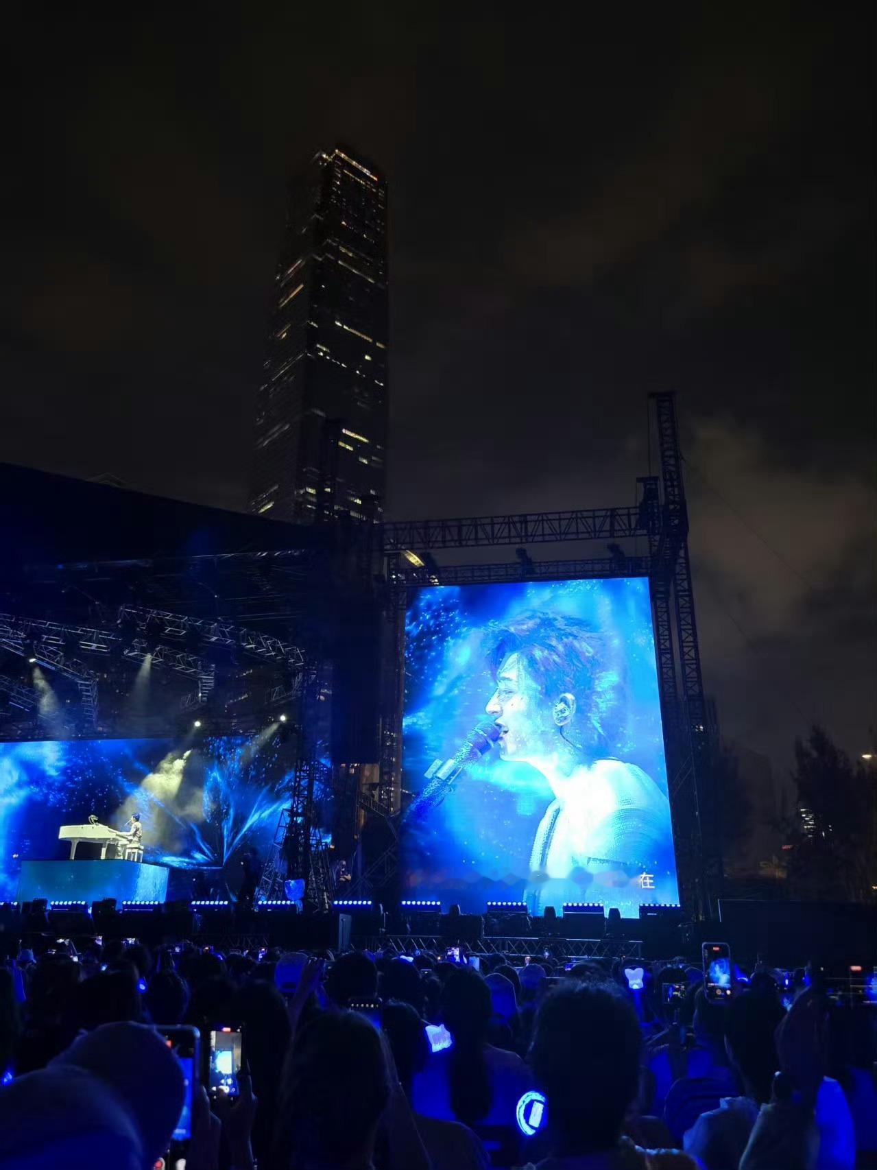 自由自在，真的是人生最美好的状态。当初你肆意奔跑的鲜活，真的好打动我～人生固