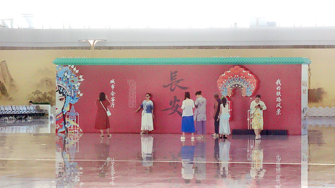 7月26日，首次从灞桥区到西安东站乘动车，时间只用二十分钟，方便快捷，比去北站缩