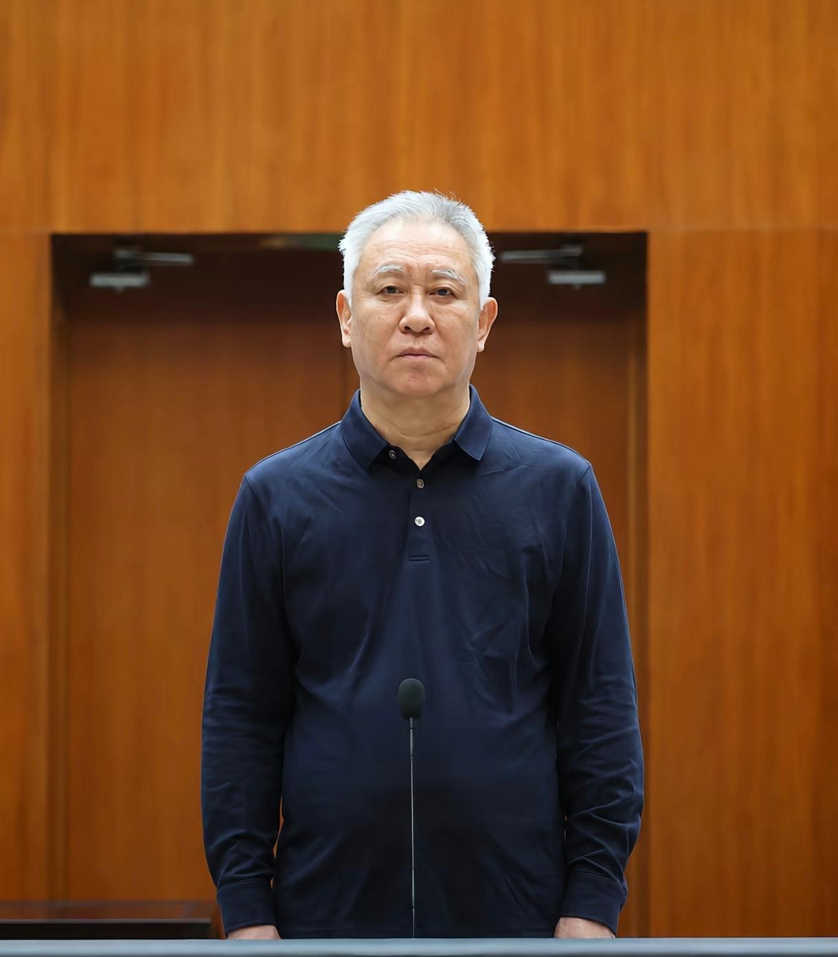 原恒大供应商邹先华说，1992年许老板任舞钢车间主任时，私自倒卖废钢边角料后被厂