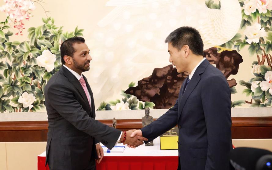 成了，中国和美国谈成了。可以说，这次美国FBI局长帕特尔奔赴北京，和中国代表进行
