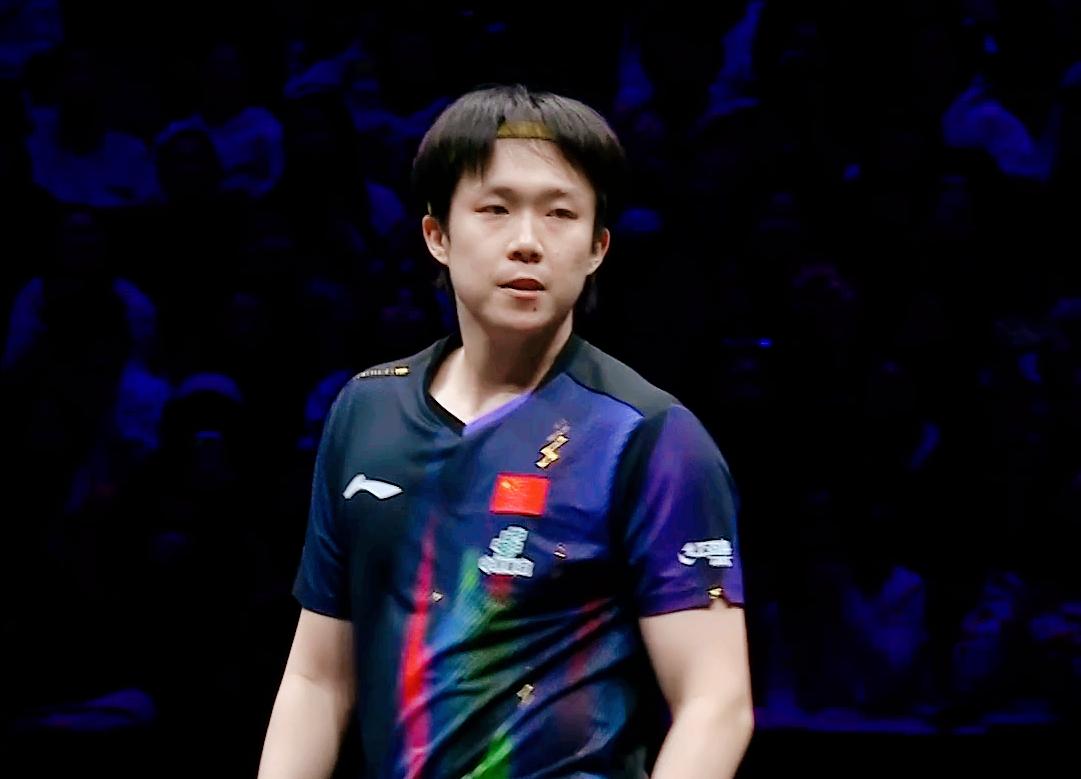 侯英超把松岛看透了，说：松岛辉空没办了，就扔你个长球，把这个盯住了，他就完了。