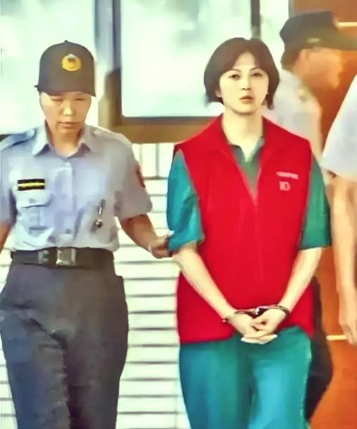她在台中女子监狱已被关押十余年，是台湾当前仅有的一名尚未执行死刑的女性死囚。20