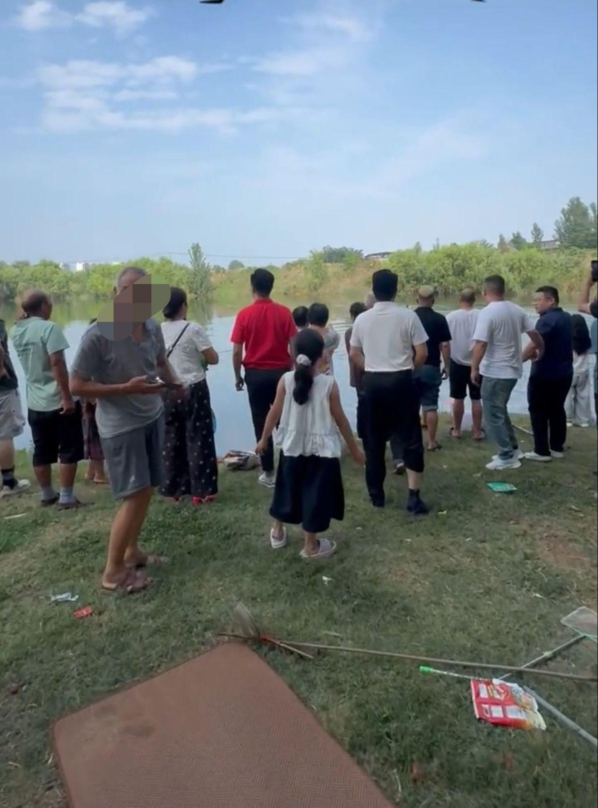 悲剧还是发生了！7月18日下午，河南许昌，28岁男子郑晨阳带着年仅五岁的女