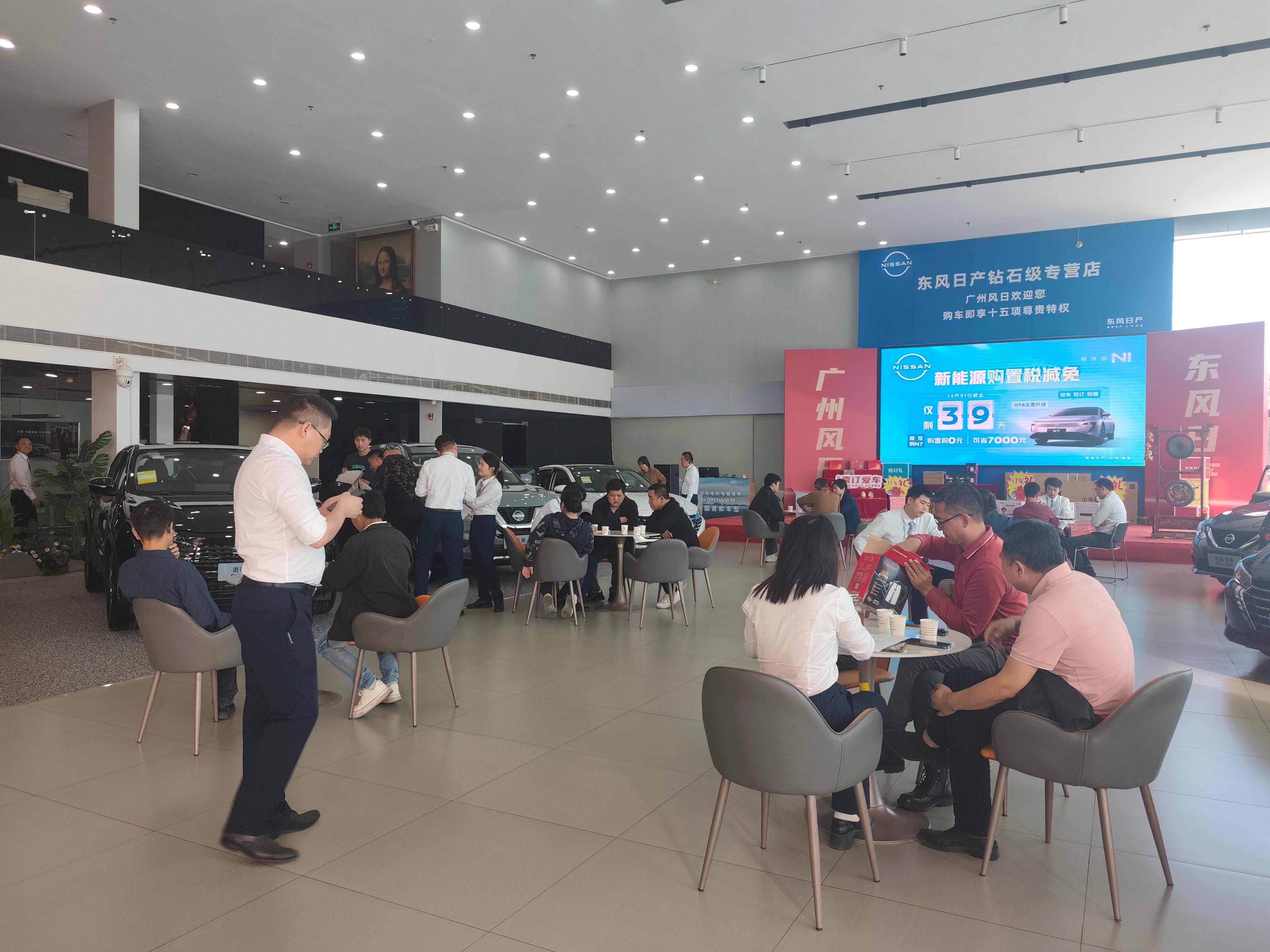 这次天籁搭载了鸿蒙座舱，产品力有超级多的升级，然后我也打听了一下，据说目前的订单