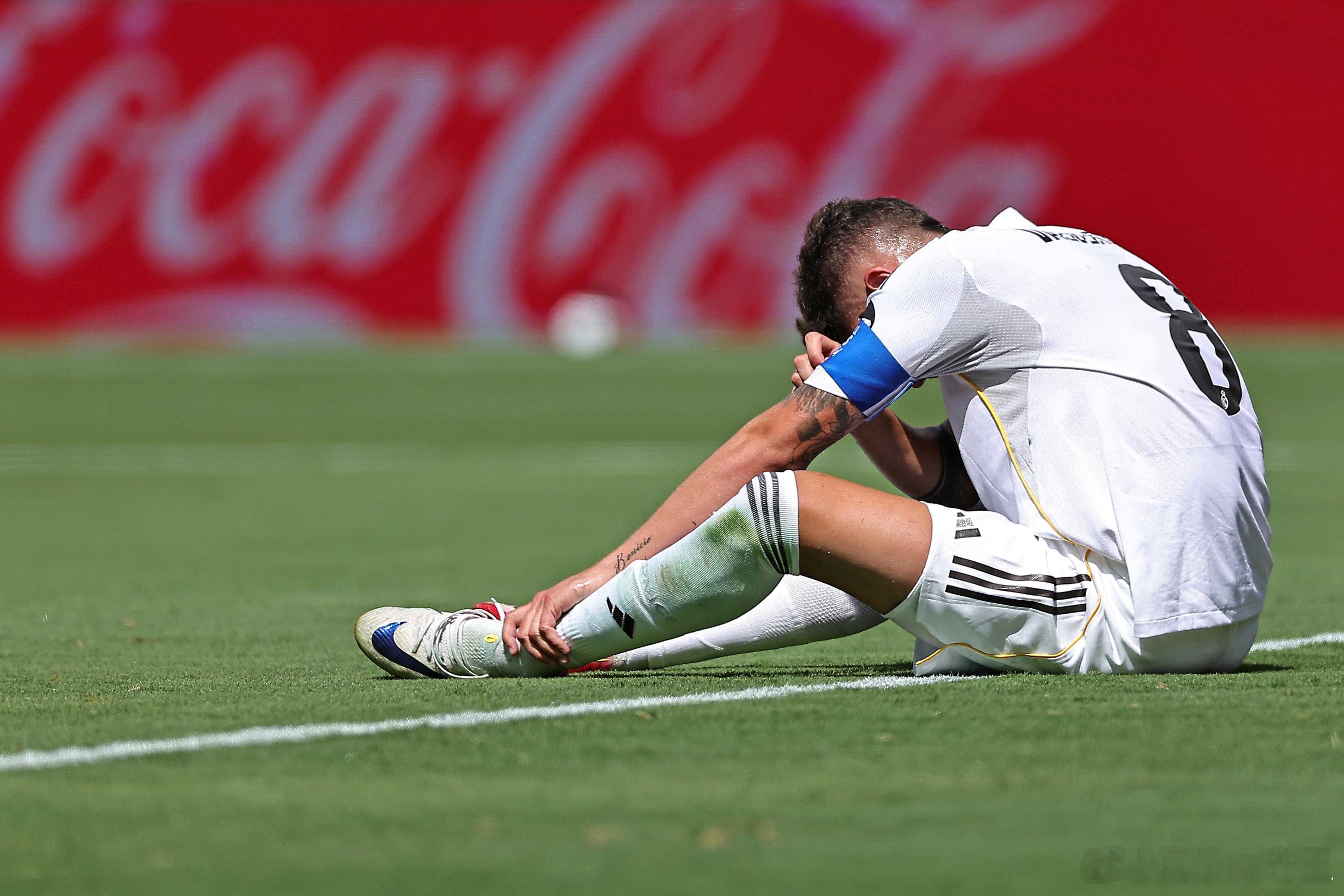 镜报：巴尔韦德不满阿隆索执教风格，两人关系若无改善他考虑离队11月30日讯据《