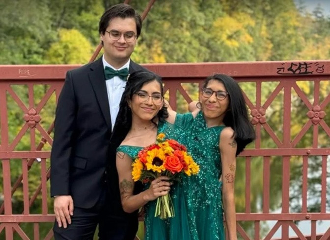 共用生殖系统的连体姐妹中的妹妹结婚了，妹妹同房时姐姐怎么办？想象一下，你