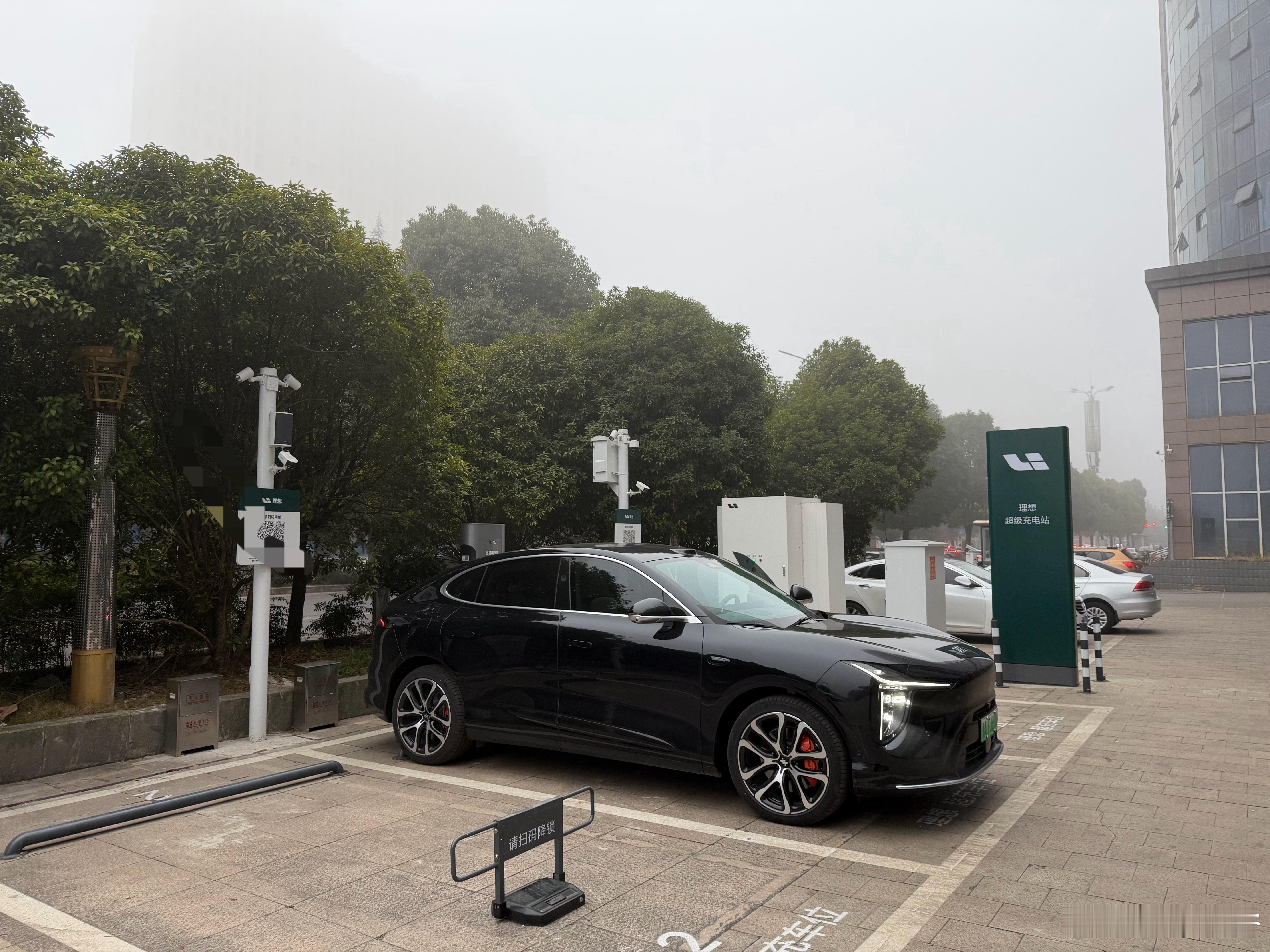 理想车友们，替你们试过了理想纯电i系列在理想超充站的确有充电功率倾斜的大家放心用