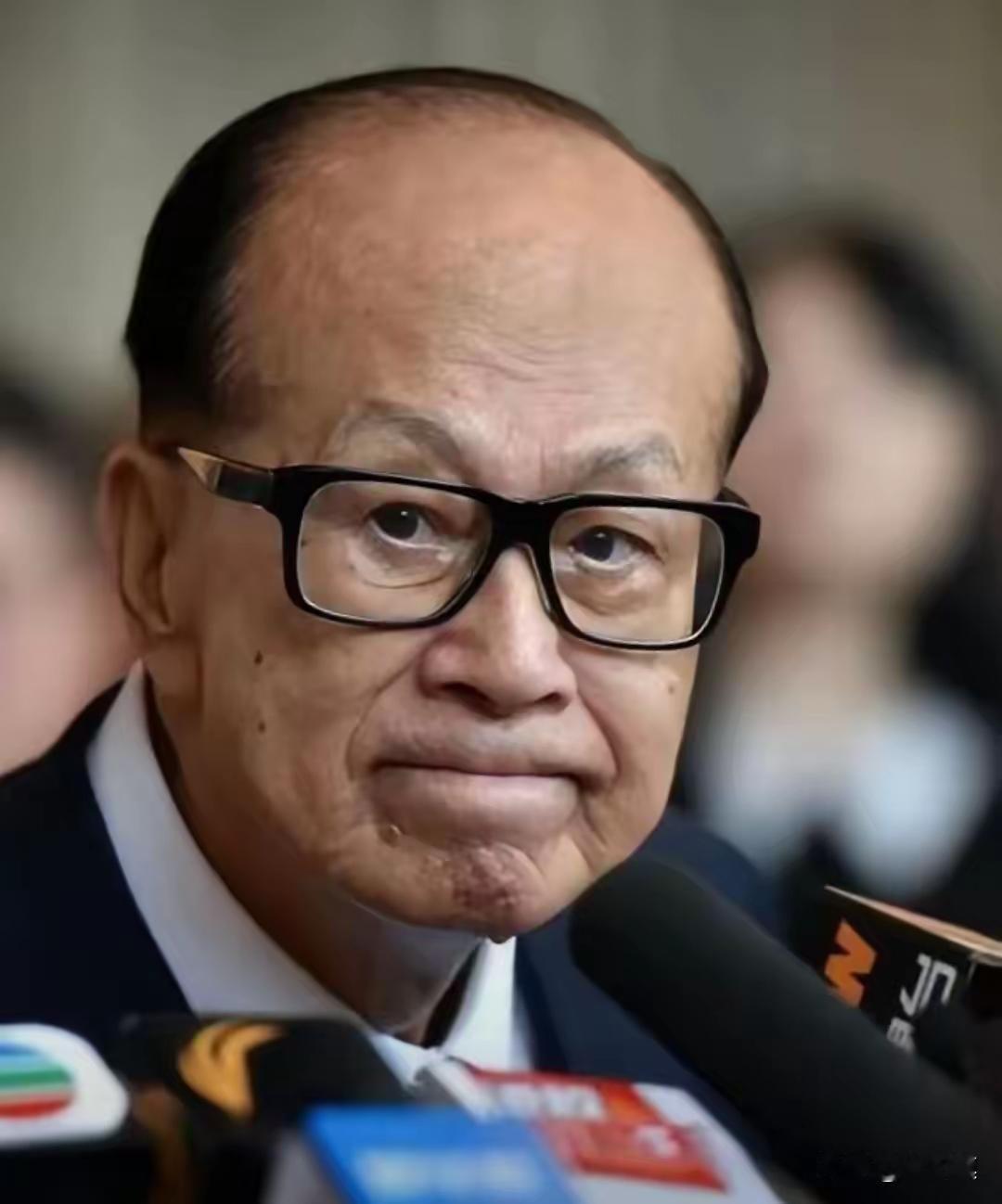李嘉诚都98岁了，这个岁数的人，全世界也估计没有多少，有点意思的是，他们一方面发