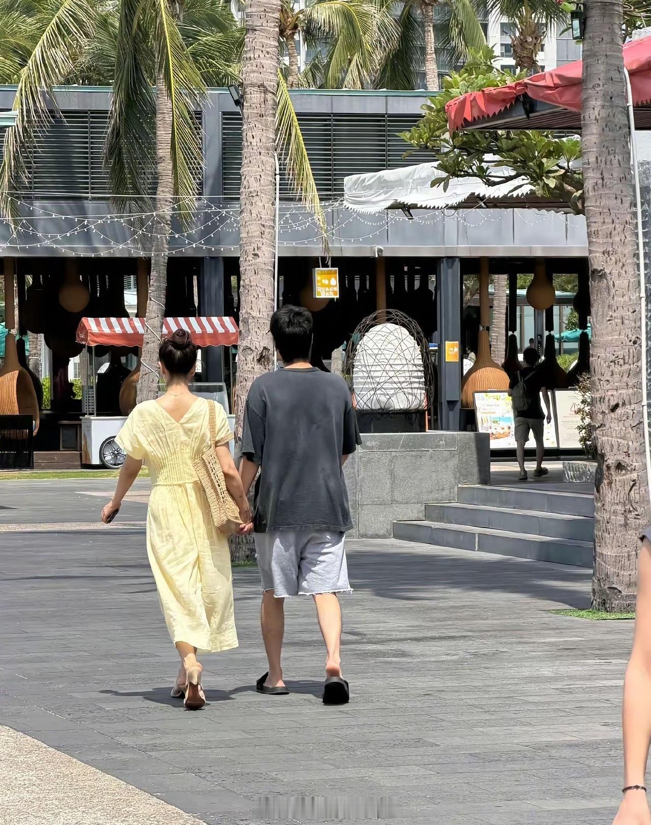 赵又廷高圆圆手牵手逛街被偶遇，第一次对一番扛剧有了实感，唐嫣赵又廷新剧开播成绩不