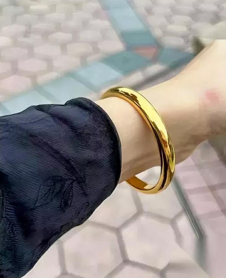 一觉醒来，金价又疯了！不是涨疯，是买金方式变了现在谁还在金店花大价钱买成