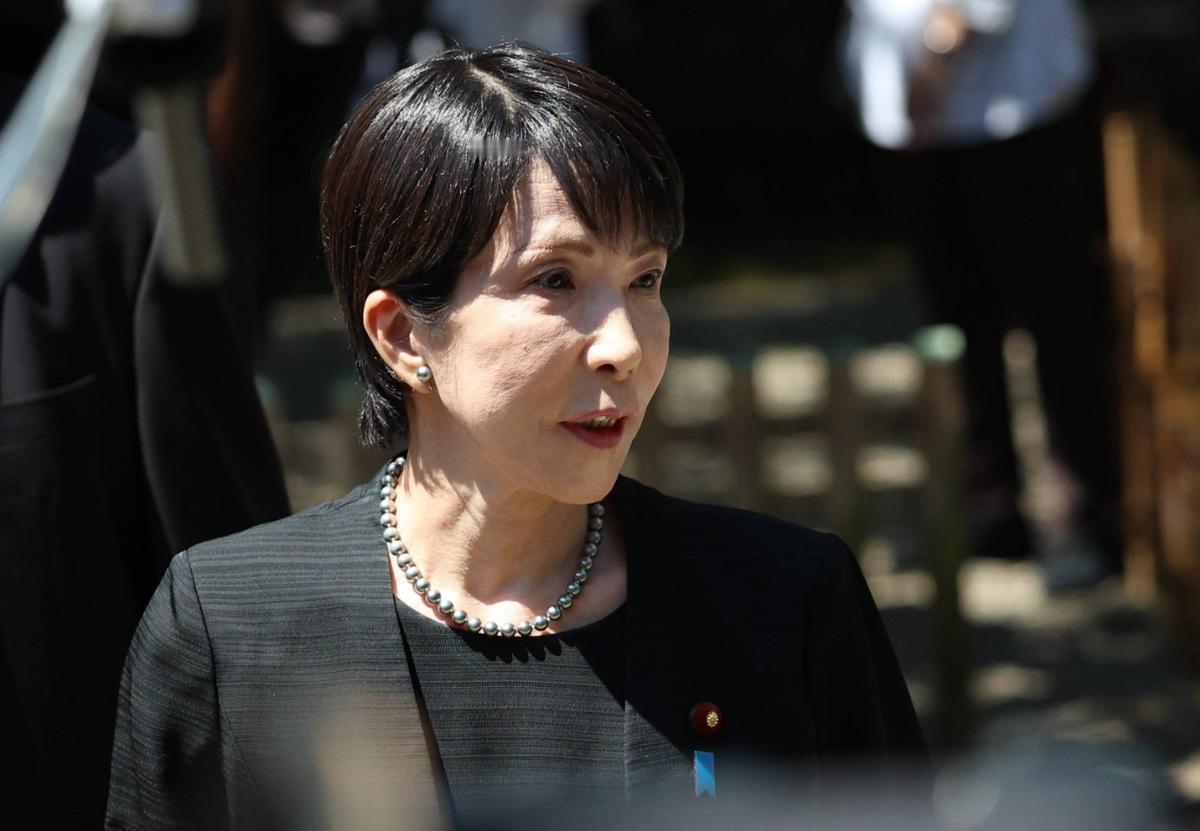 日本政客再次参拜靖国神社，暴露出日本政治右转仍在加速。8月15日，日本战败投
