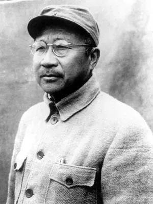 1942年，新四军副军长张云逸伪装成老农民，去军部开会，没想到路上却被汉奸拦下，