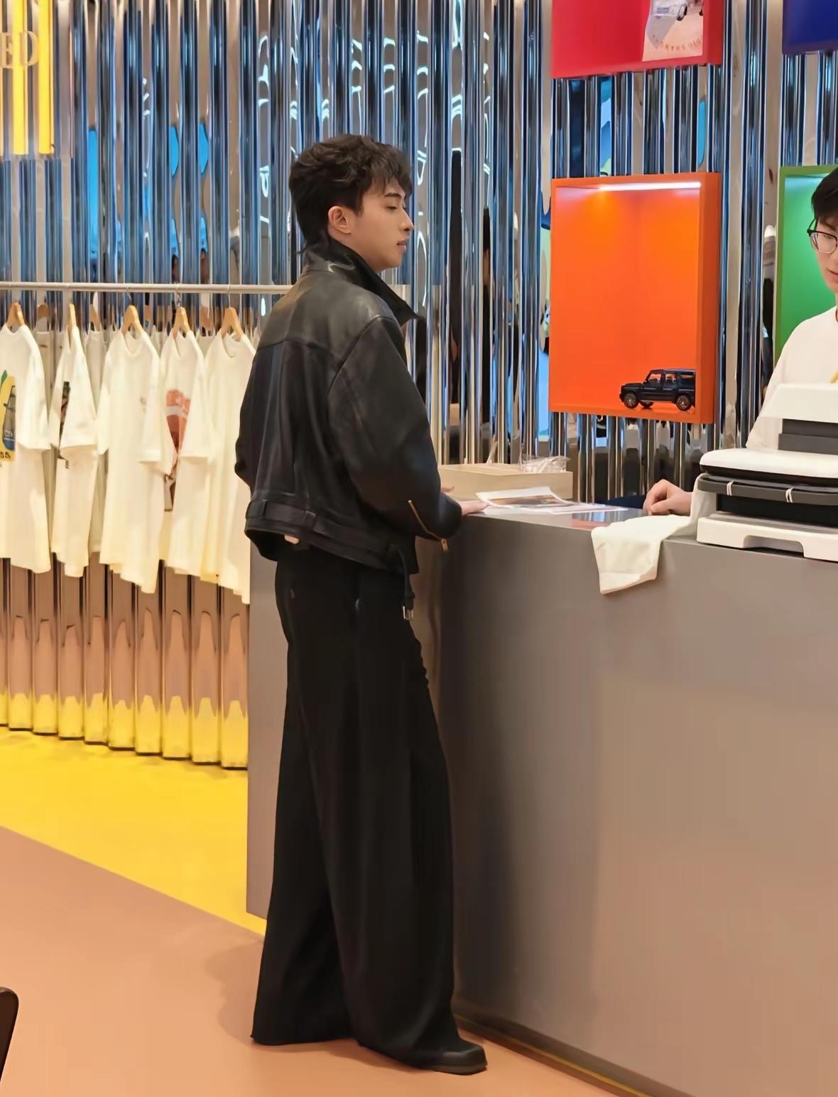 实名羡慕伊能静儿子，一出生就在罗马