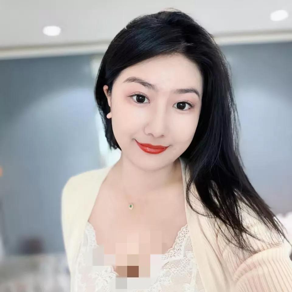 温柔甜美的气质，精致的妆容和优雅的穿搭，尽显女性魅力！精致女神范穿搭温柔显气质