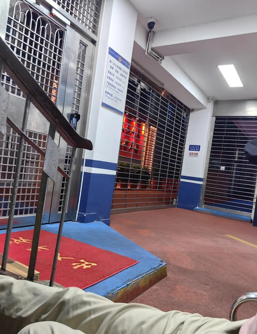 因为公交上被老人摸腿而去派出所报案本人性别男，摸我腿的老人也是男的。事情的经