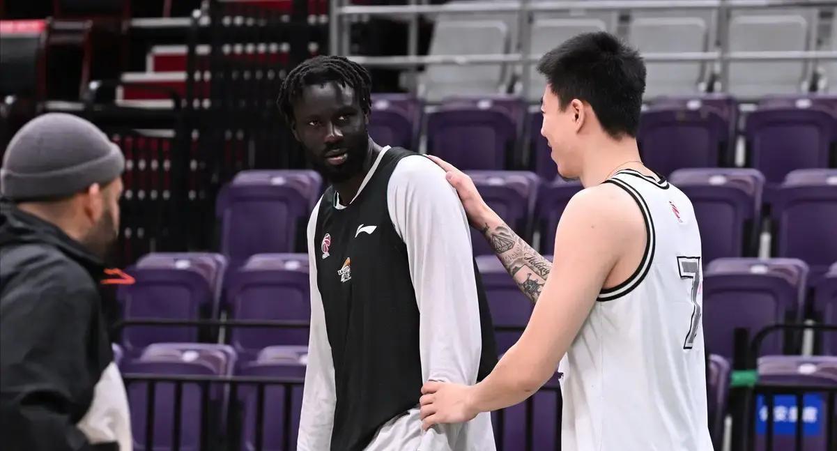 广东男篮内线危机再升级，3月常规赛已过几轮，朱芳雨却迟迟没带来新援，球迷直呼内线