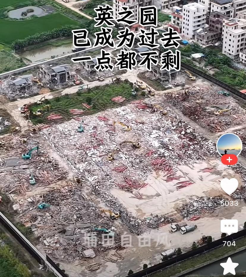 只用了不到10个小时，那座曾经雕梁画栋，美轮美奂的英之园，就变成了一地废墟，满目