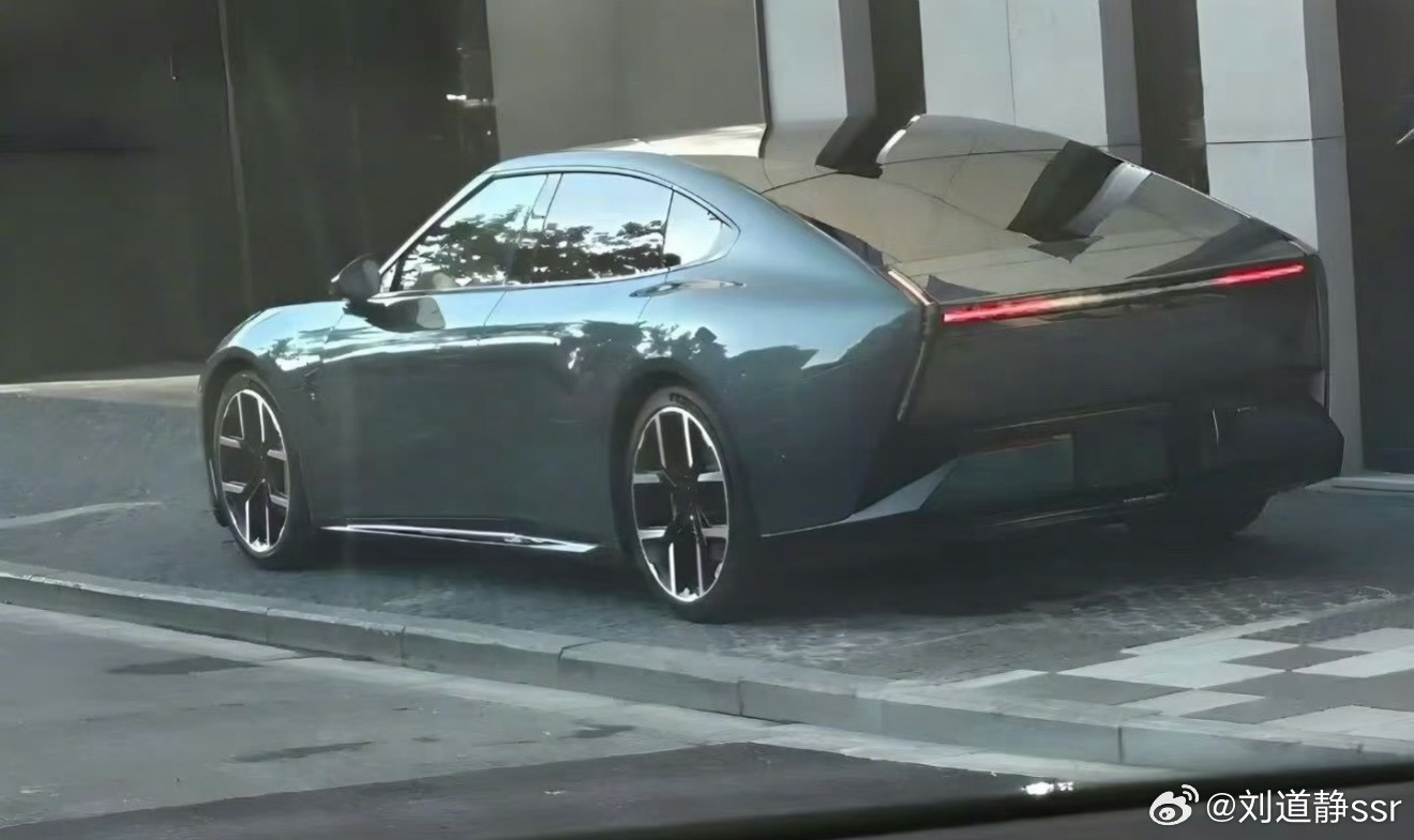 新款小鹏P7这造型大家觉得怎么样呢？​​​