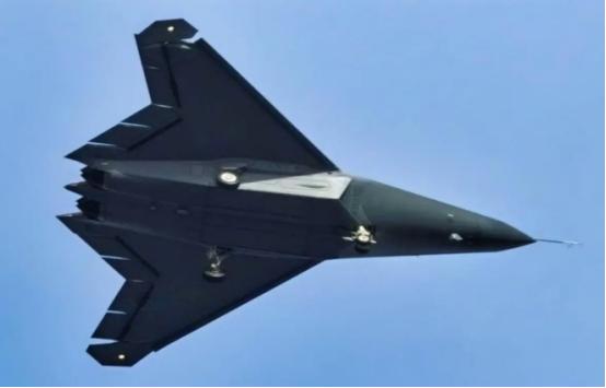 中国六代机横空出世，西方为何集体“哑火”？以前歼-20出来时，他们拼命抹黑“抄袭