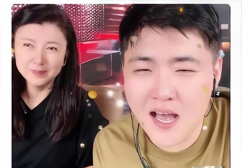 你妈天天给你吹牛，结果你被骂惨了，甚至丢了工作，这滋味谁懂？一个妈妈在网上猛炫