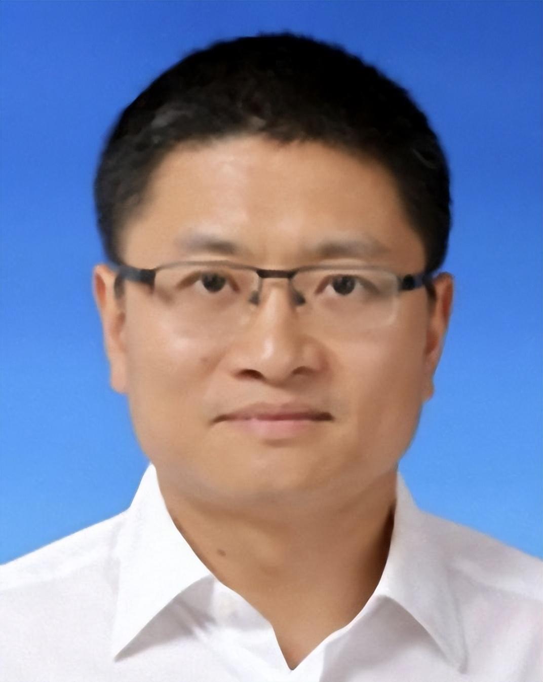 75年的人，今年6月份就卸任重要职务，那时就有说法了吧