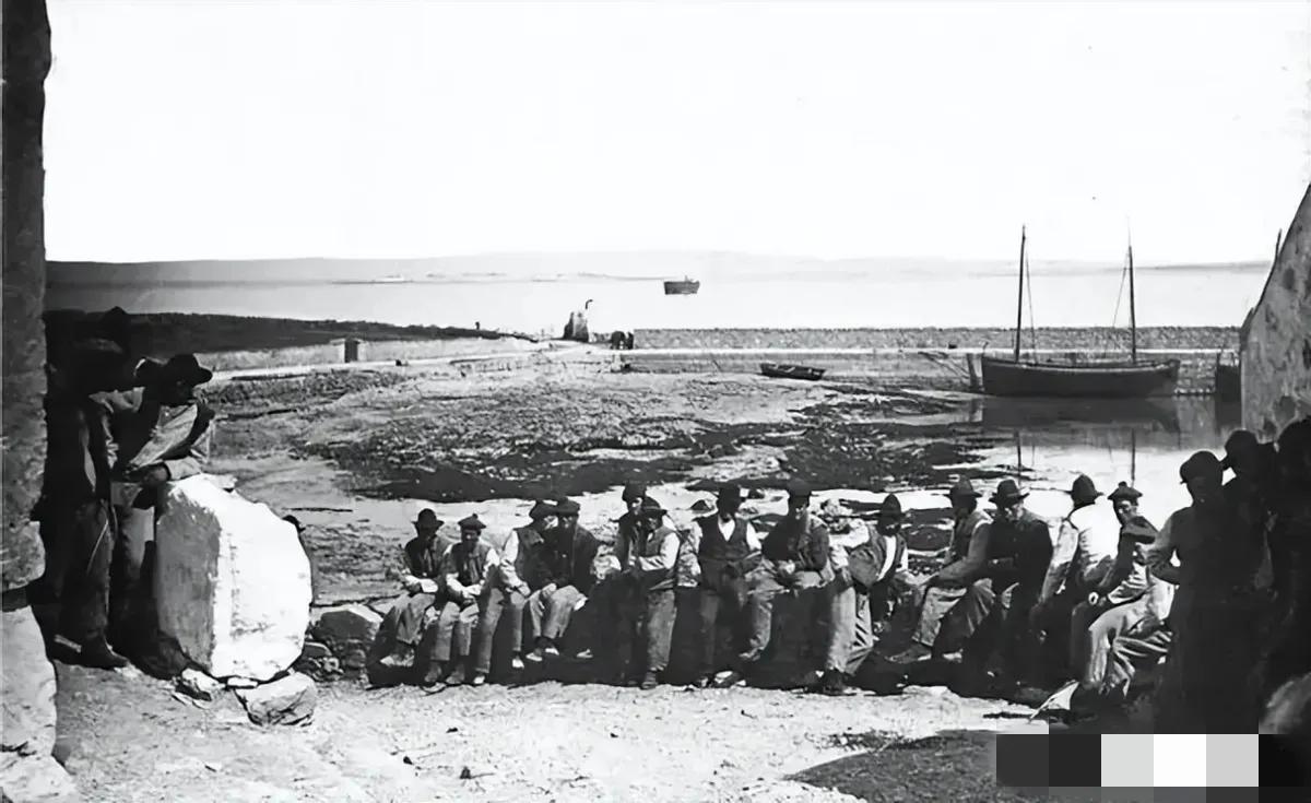 1789年7月29日，一艘名为"朱莉安娜夫人号"的木质帆船驶离英国朴茨茅斯港，船