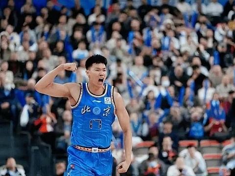 CBA最新消息：据知名篮球记者宋翔报道，北京男篮在今年夏天曾经对交易范子铭持开放