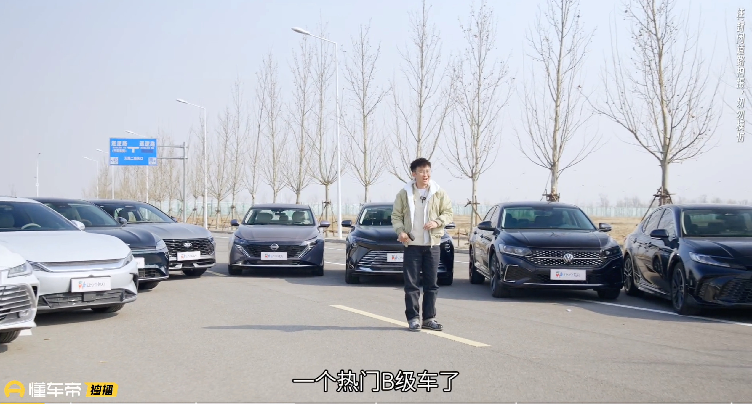 手握十五万预算想买家用轿车，却总在安全与性能之间犯难？这次由达人带锤看车和伞轮儿