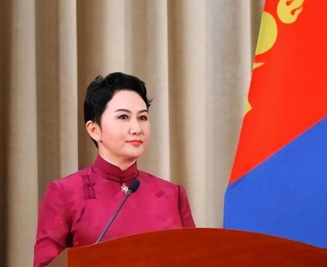 眼见到手的“鸭子”要飞，蒙古国不敢再矜持，立马给中方递出一份“邀请函”，想要拿下