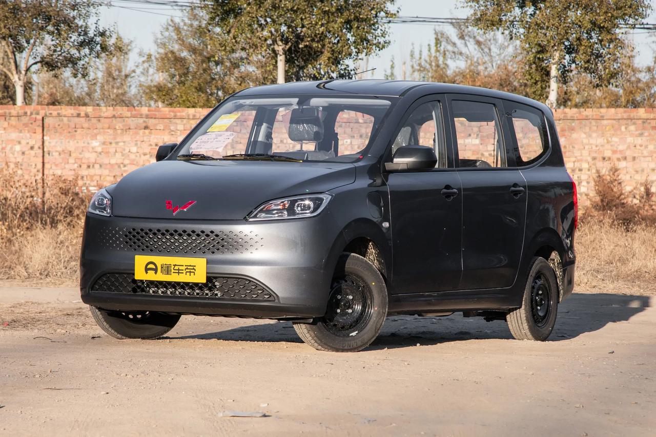 新款五菱宏光家族上市，燃油版5.48万起，纯电版6.98万起，增程版7.78万起