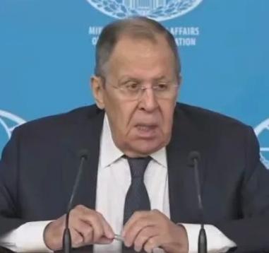 不要见怪！俄罗斯外长拉夫罗夫在接受采访的时候表示，英国是唯一一个自称“大”的国