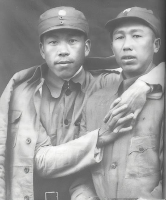 王平与黄永胜曾是晋察冀军区第三军分区的政委和司令员。据称两人曾因任务产生误会。6