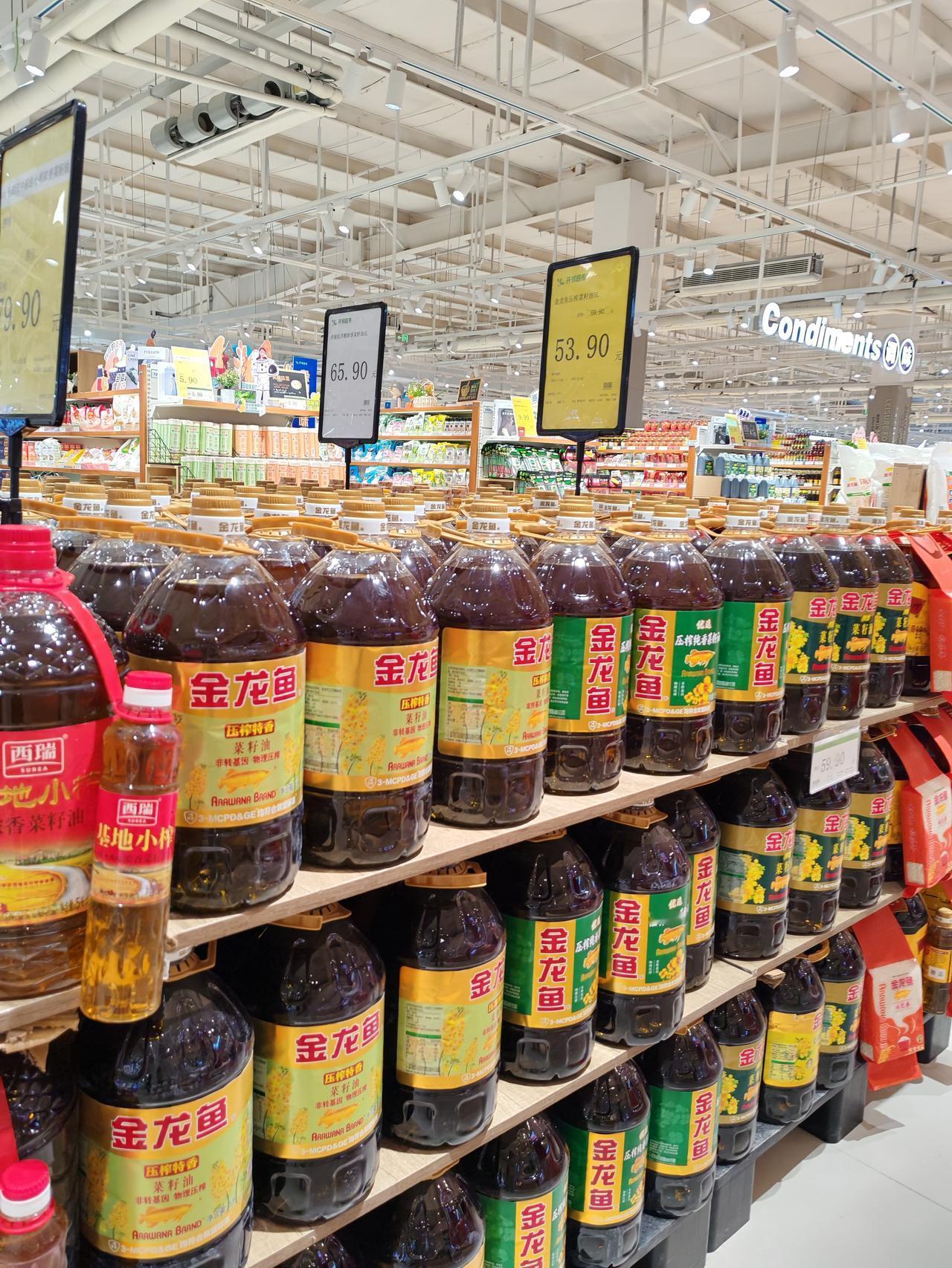 老年人警惕性高12月1日，陕西西安。此刻我来到超市买面包粉，看到了有趣的一幕。