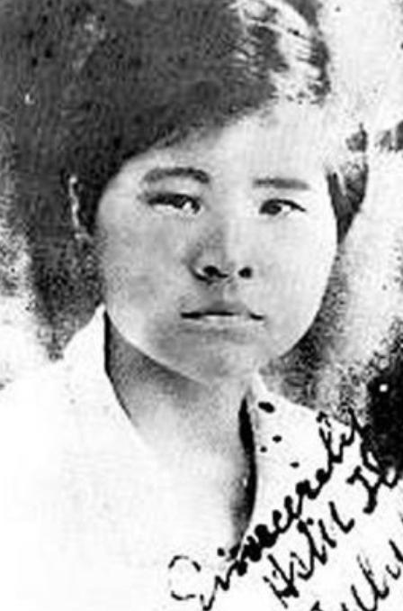 被CIA刺杀638次那是卡斯特罗的故事，而今天这位女人，被1.2万日军围困在山头