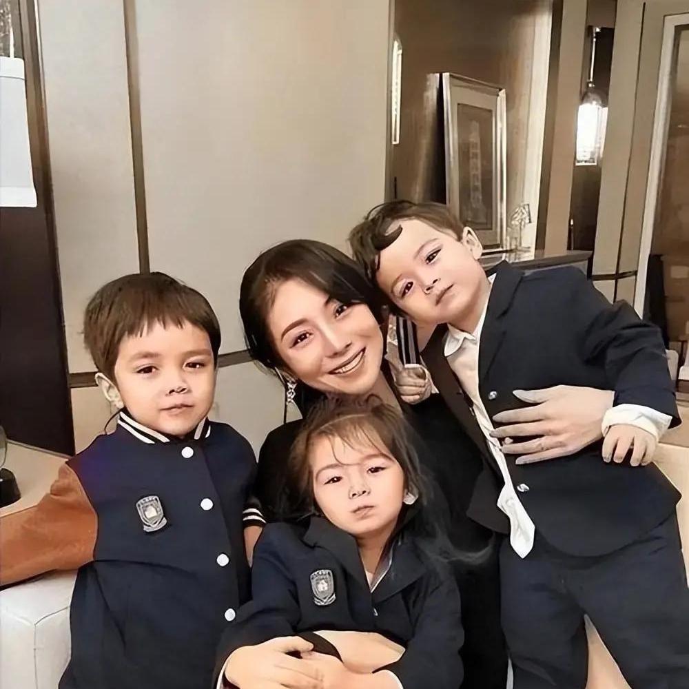 花重金买精子独自生3娃的山东女士，8年后过得怎样？当年引发热议的山东单亲妈