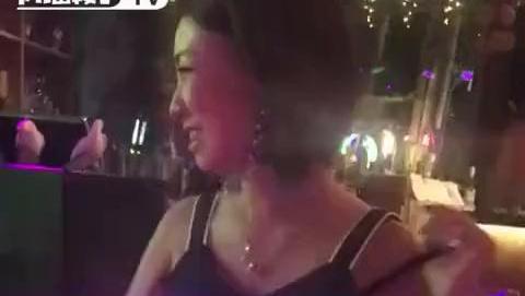 美女脱内衣比赛_美女内衣内裤半脱图片(3)